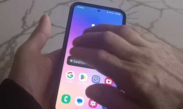 screenshot with three fingers on Samsung